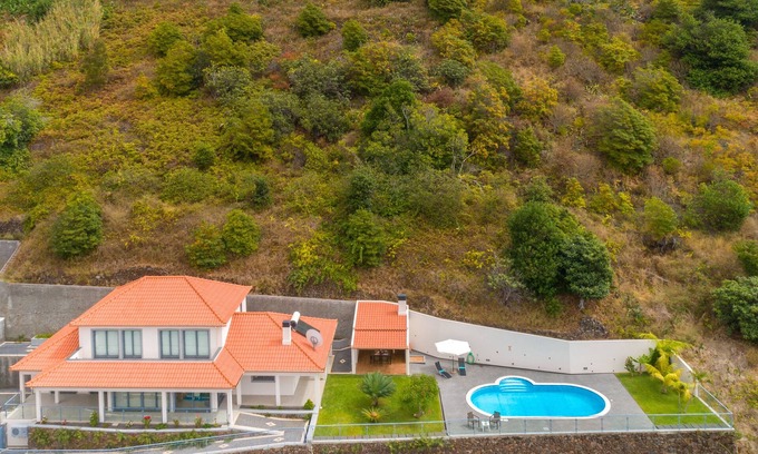 Arco da Calheta Villa | Meerblick, Luxus, Komfort, Privatsphäre, kostenloses WLAN und beheizter Pool