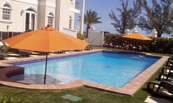 Nassau Haus | MEERESBRIESE!!! SCHÖNES STRANDHAUS MIT POOL IM HERZEN DER BAHAMAS