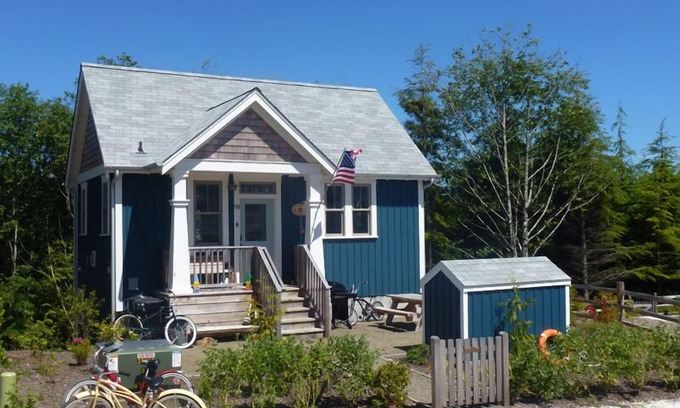 Seabrook Haus | Seabrook's Flotsam House, a cozy home with a private hot tub!