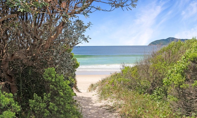 Hawks Nest Wohnung | Seacrest 7 - Beach Access Across the Road