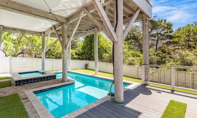 Seaspray Haus | Seacrest Paradise by AvantStay | Steps to the Beach | Pet Friendly!