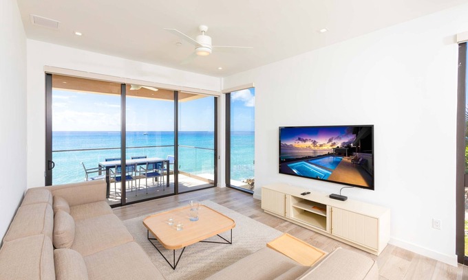 Northwest Point Eigentumswohnung | SeaDreams #4: New West Bay Beach Condos w/ Oceanfront Pool, Heated Spa + Rooftop Lounge