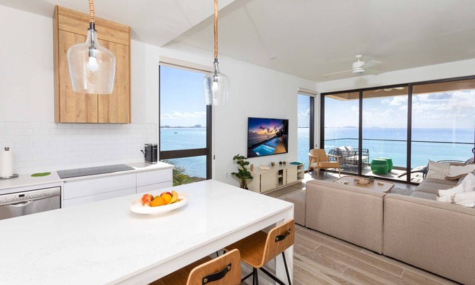 Northwest Point Eigentumswohnung | SeaDreams #5: Elevated Oceanfront Views w/Access to Rooftop Lounge, Pool + Heated Spa