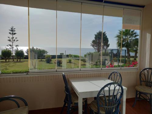 Torrox Costa Wohnung | Seafront Garden and Sea views