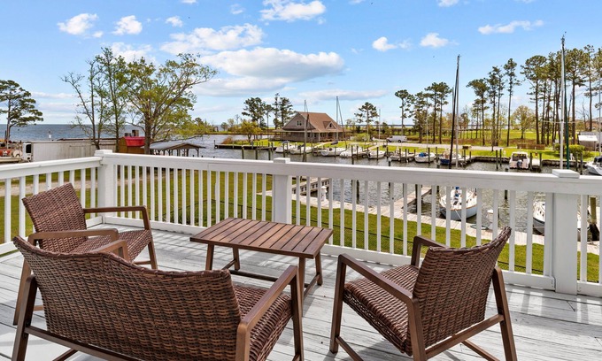 Oriental Haus | Seagulls Seaport- Pet Friendly, Waterfront, Slip