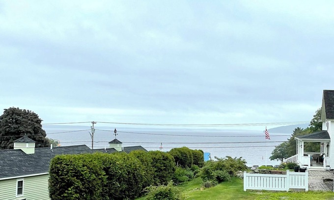 Belfast Hotel | Seascape Motel & Cottages