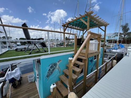 Merritt Island Bootsverleih | Seaside Escape A Cozy Houseboat