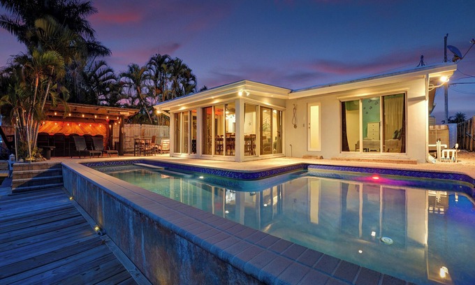 Riverland Village Haus | Seaside Retreat. Heated Pool/BBQ. Tiki Bar