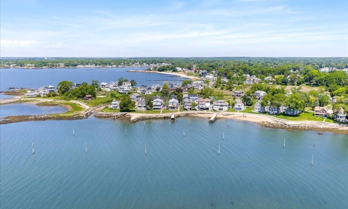 Branford Haus | Seaside Serenity: 4BR Waterfront Gem in Branford – 5-Star Rated!