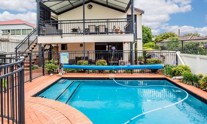 Wynnum Haus | Seaside Serenity at Plumeria Place