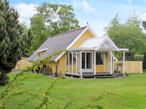 Dannemare Haus | Seaside Serenity in Hummingen-By Traum