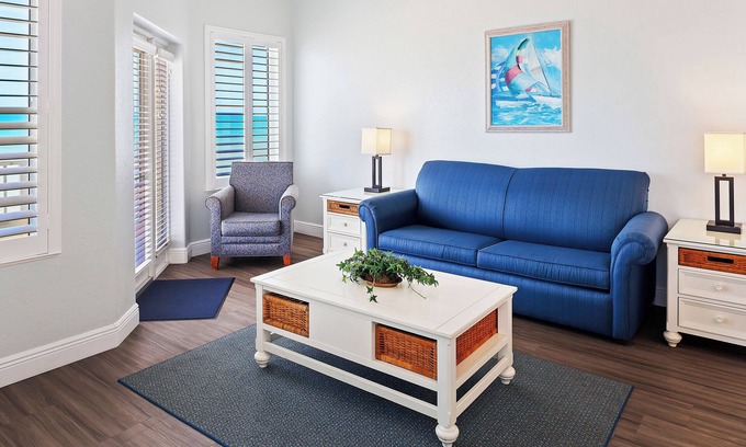 Ormond Beach Hotel | Seaside Stay Near Fishing, Shopping, Mini Golf, Dining, and Daytona Excitement