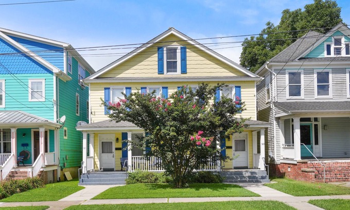 Cape Charles Haus | Seaside - Traditional duplex in historic downtown!