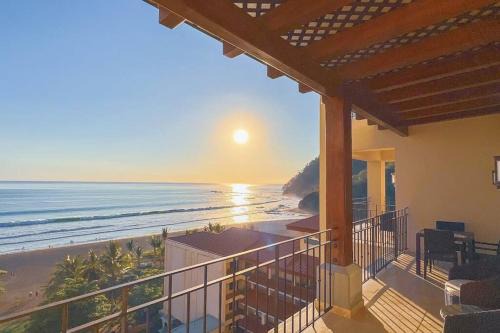 Jaco Haus | Seaview Oasis 1-BR Suite in Croc's casino resort