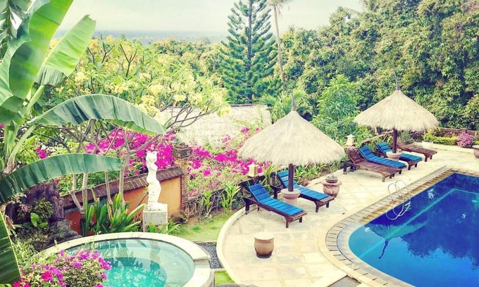 Singaraja Haus | Seaview Villas in Tropical Garden with Staff and Car! Group bookings possible!