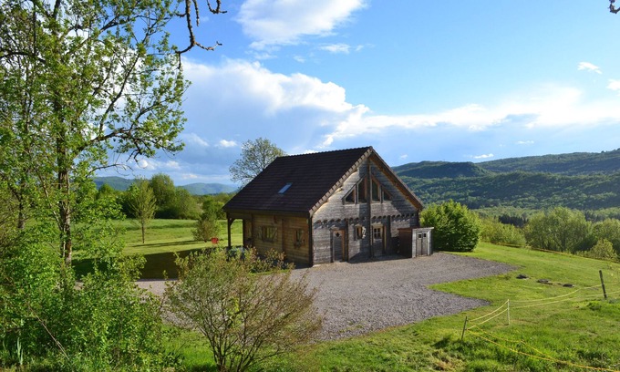 Onoz Haus | Abgelegenes Chalet in Sonne mit atemberaubendem Blick auf ein bewaldetes Tal