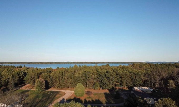 New Lisbon Kabine | Secluded cozy cabin walking distance to Castle Rock Lake - remodeled!