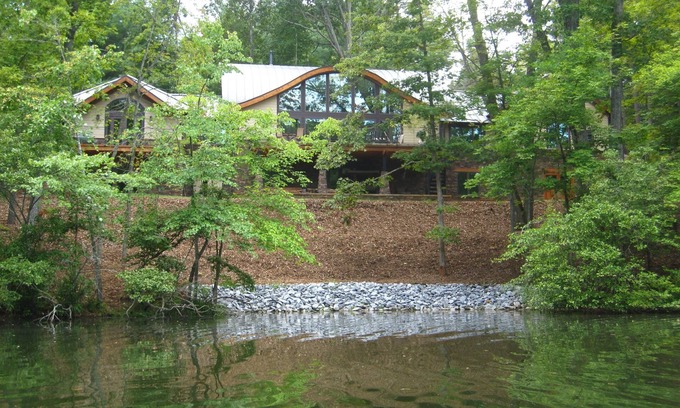 Lynchburg Haus | Secluded Luxury; In-law Suite on Evergreen Lake