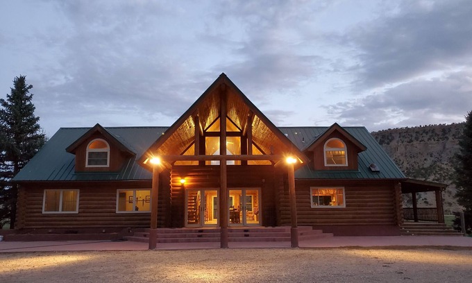 Carbon County Kabine | Secluded luxury lodge that sleeps 34 in beds