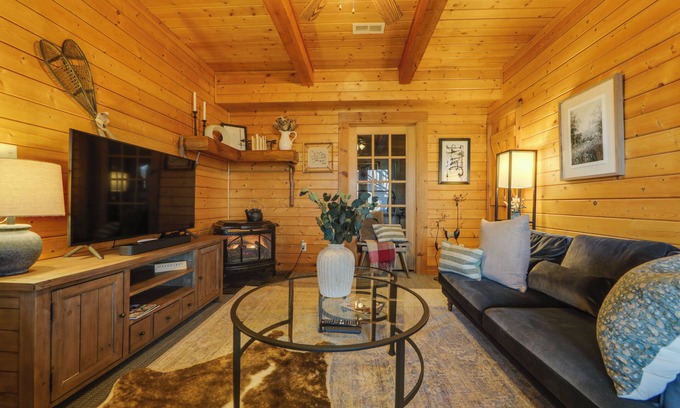 Mars Hill Hütte | Secluded Mtn-view Retreat in Mars Hill