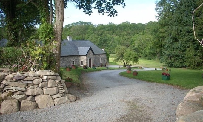 Ninemilehouse Hütte | Abgeschiedenes, privates Cottage auf 4 Morgen an einem Fluss