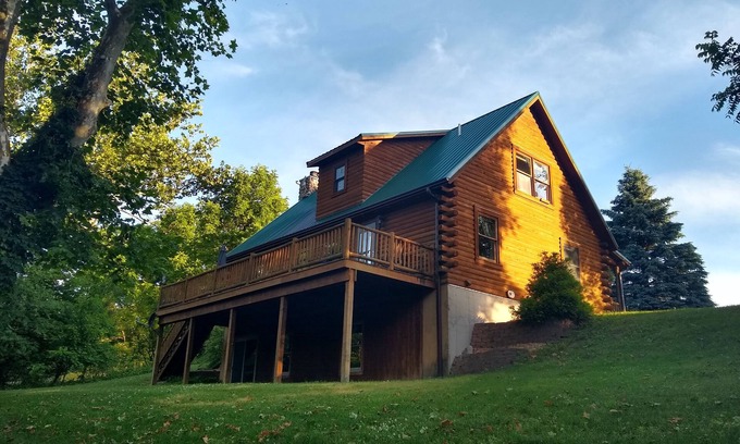 Fulton Haus | Secluded Riverside Log Home im südlichen Michigan