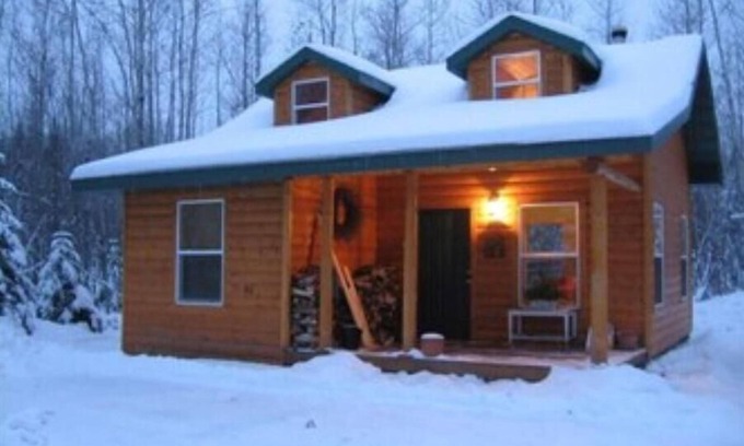 Melrude Kabine | Secluded Serenity - Rustic Cabin Nestled in the Northwoods