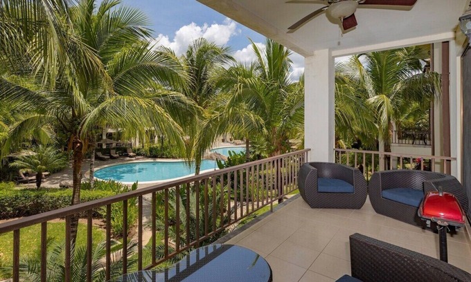 Coco Eigentumswohnung | Second Floor Breezes - Beach Club Access - Terrace w/Grill - Walk to Shops & Restaurants