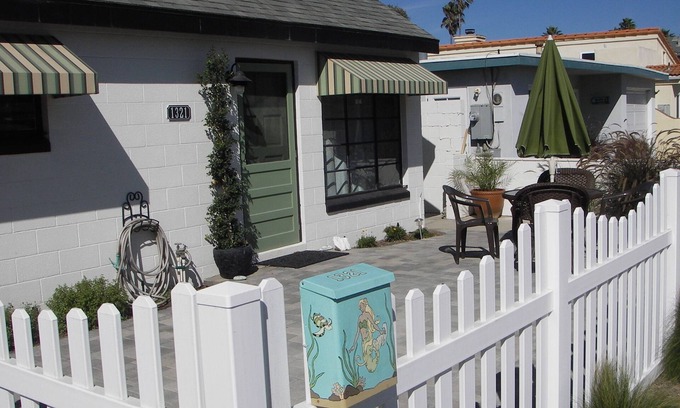 Pierpont Bay Haus | Sekunden zum Strand, Blick von Deck, Schlafmöglichkeiten für 8 oder 10 w / Guest House