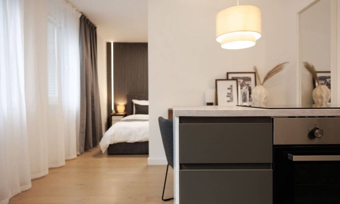 Brigittenau Wohnung | Secret Garden Suite with Terrace, 10 min to Center