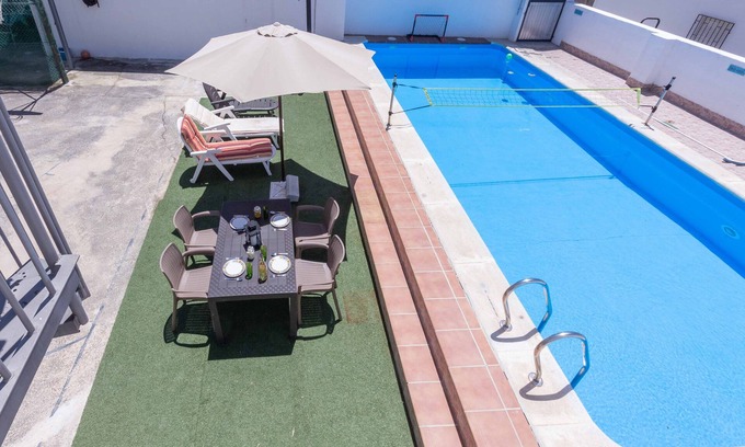 Cacin Hütte | Seek tranquility in a natural setting at Casa Pepita.