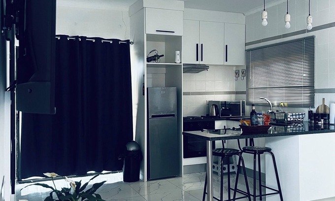 Tutume Wohnung | Self catering 1-bedroom apartment in Tutume with WiFi, AC