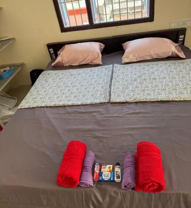 Central Chennai Wohnung | Sels Home 2 single bed, attached bathroom, lift, third floor, CAR park, entire terrace