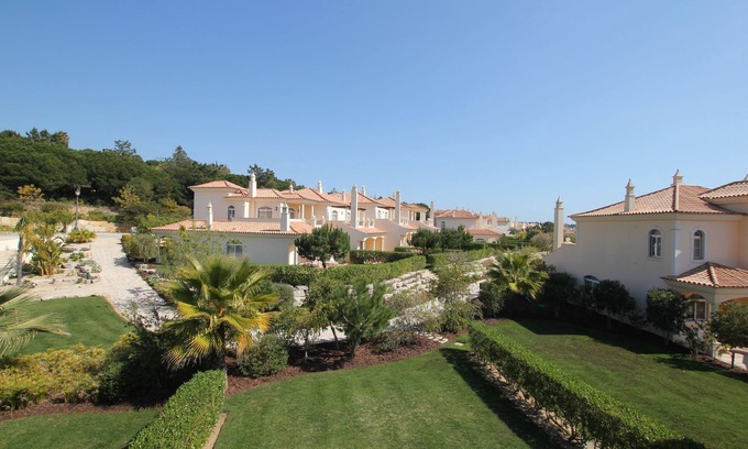 Almancil Eigentumswohnung | Semi-detached house, 500m from the lake in Quinta do Lago, perfect for your vacation