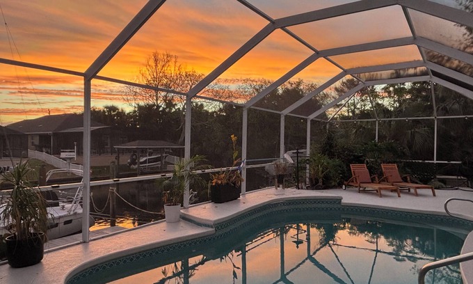 Palm Harbor Haus | Sept Specials 20% OFF Weekly - Pet Friendly Lux Waterfront,Pool,Outdoor Kitchen