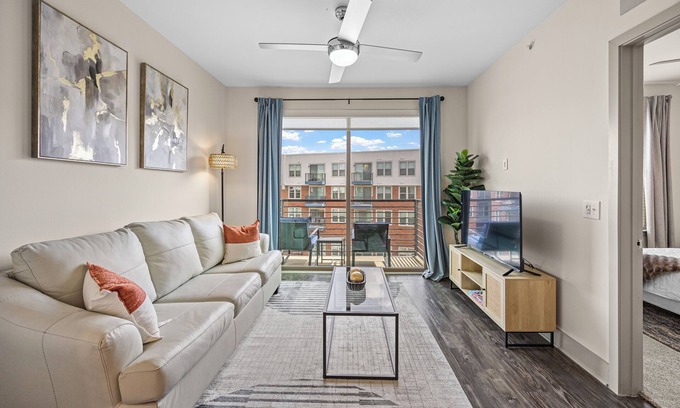 Frisco Original Donation Wohnung | Serene 1BR Apt with Fitness room, Pool and Free parking