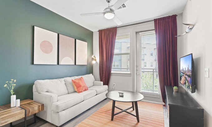 Montopolis Wohnung | Serene 1BR luxe suite close to DT w/ fast WiFi gym