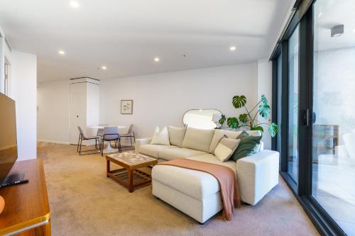 City East Wohnung | Serene 2BR Apt in the Radiant City of Civic - Hosted by Canstay