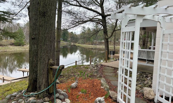 Gladwin Hütte | Serene 3-bedroom cottage with WiFi on Secord Lake in Gladwin