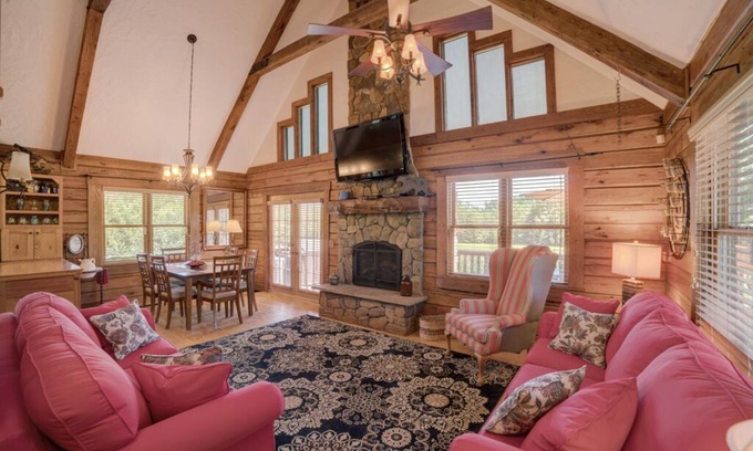 Rutherfordton Kabine | Restin Quarters: Luxuriöse Reiterhütte 5 Minuten zu TIEC