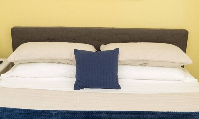 Kreole Wohnung | Serene 3BR Apt / 4TVs / Free Parking / Strong WiFi