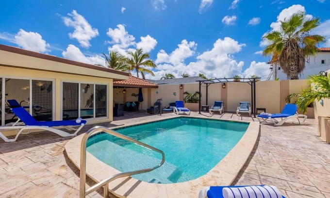 Palm Beach Wohnung | Serene 4BR Palm Beach Villa Beach Rose by Bocobay