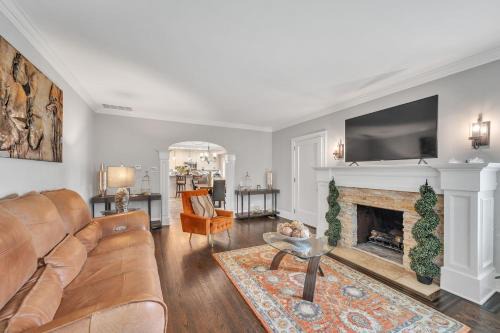 Des Plaines Haus | Serene & Charming 5BR Des Plaines Getaway home