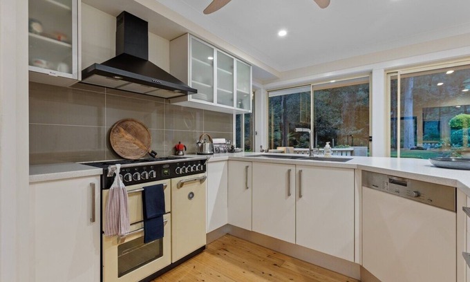 Point Clare Haus | Serene Forest Retreat: 3-Bedroom Home