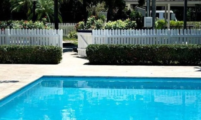 Nassau Eigentumswohnung | "Serene Getaway in a Private Oasis with Luxury Amenities!"