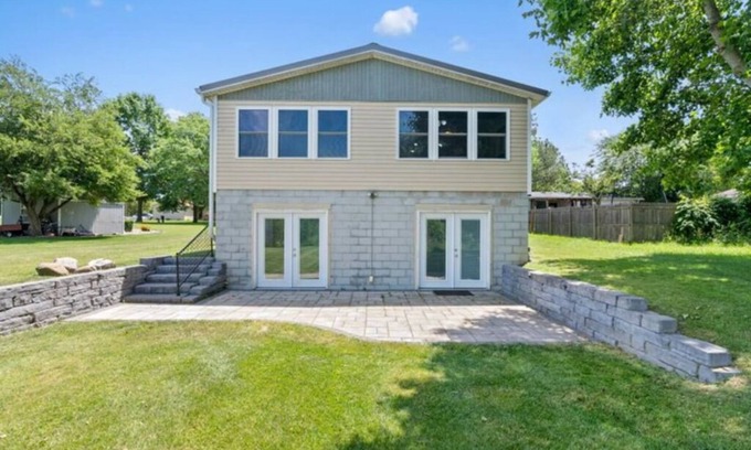 Lansing Haus | Serene Home on Grand River