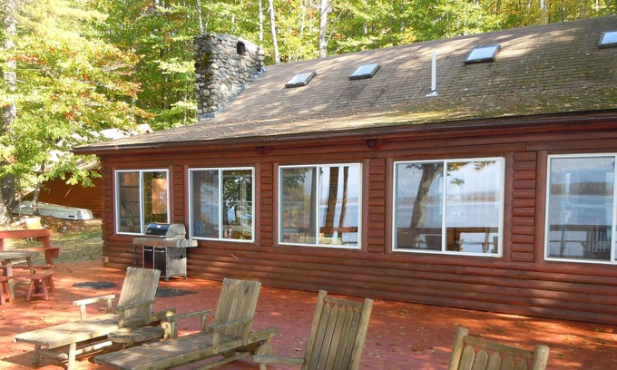 Fryeburg Hütte | Serene Kezar Pond Log Home ,Gorgeous Sunsets Mountain Views!
