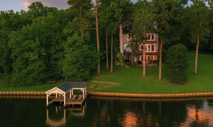 Macon Haus | Lakefront Guest Suite-Firepit | Spa | Dock | Kayak