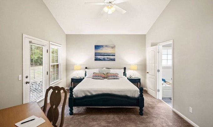 Dock Junction Haus | 🙌Serene & Quiet 🕹Game room ⚡️Wi-fi 🌟2 Bdrm 💥Central