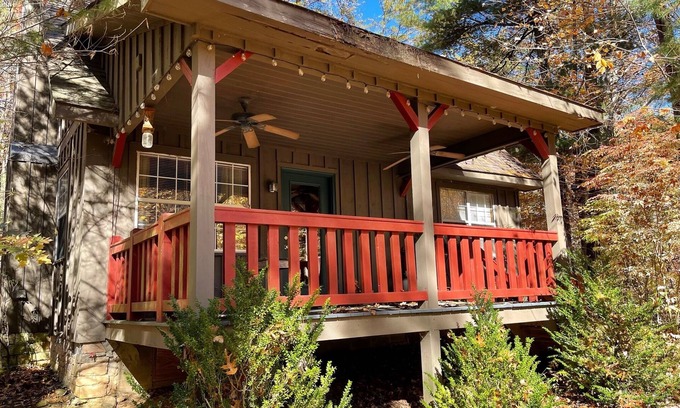 Chatsworth Kabine | Serene Rustic Cabin Getaway - Pet -Friendly!